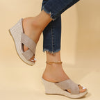 Carla – Sandalias de cuña con ajuste relajado