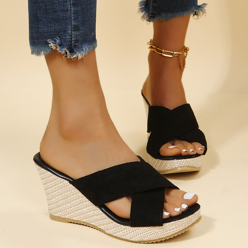 Carla – Sandalias de cuña con ajuste relajado